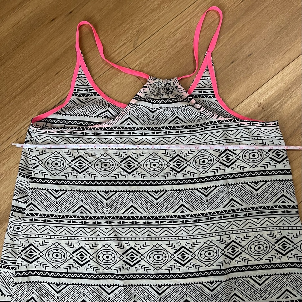 Patterned Top - Picture 5 of 7
